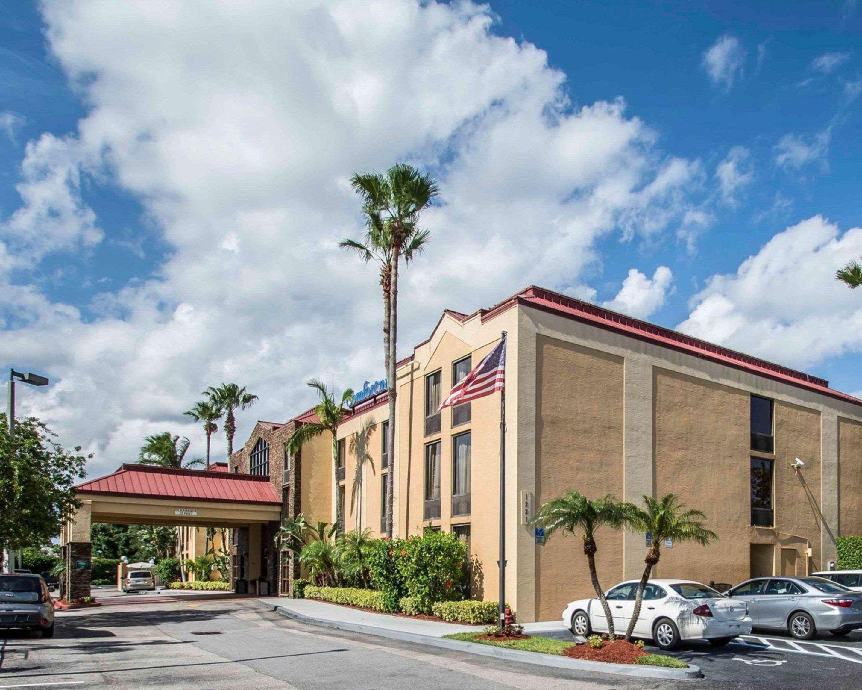 Comfort Inn & Suites Lantana - West Palm Beach South Exterior photo