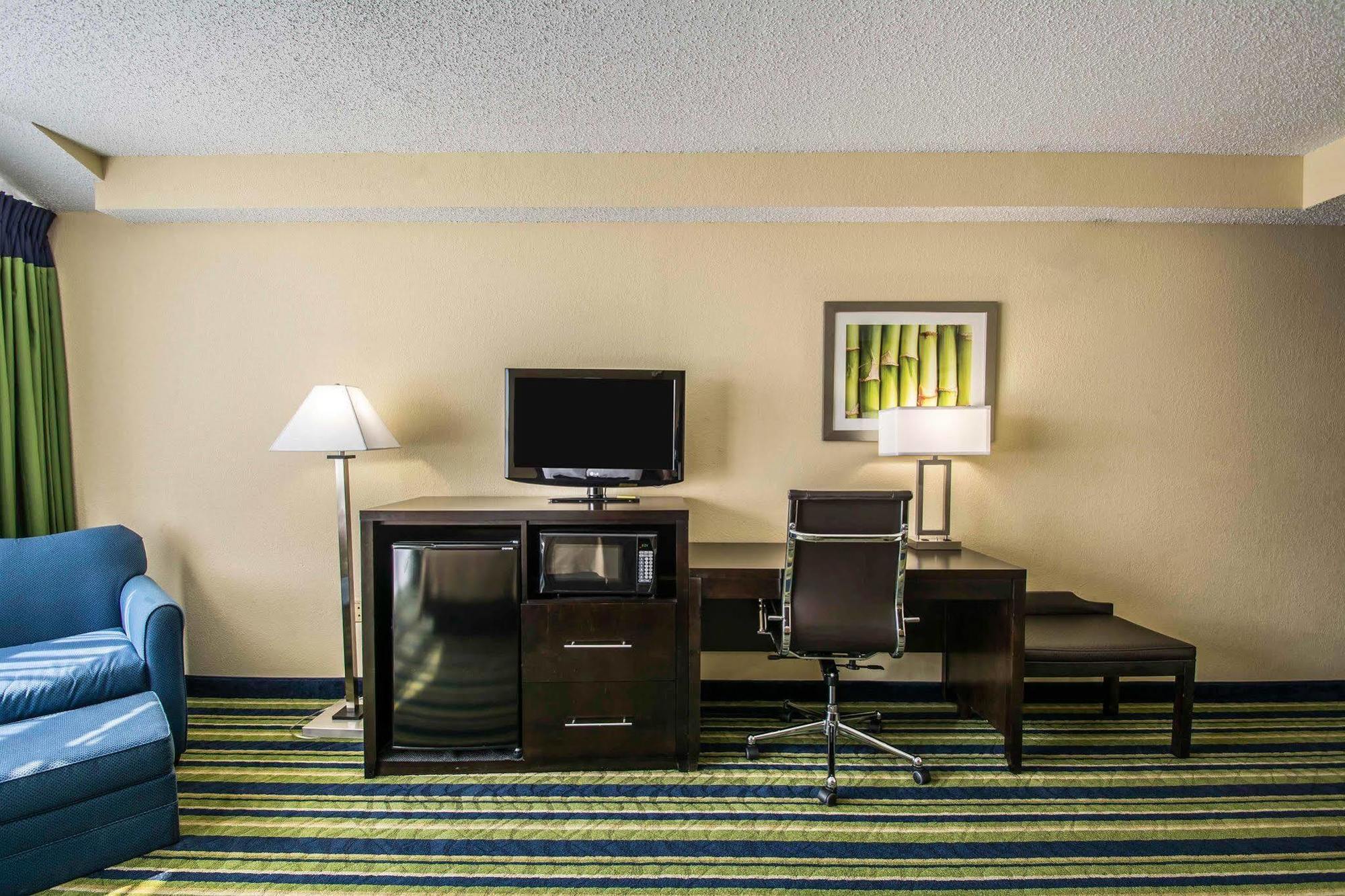 Comfort Inn & Suites Lantana - West Palm Beach South Exterior photo